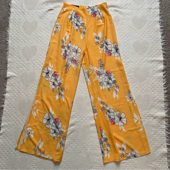 $5 or 3/$10 Yellow Floral Matching Set, Size 6 - Picture 5 of 7